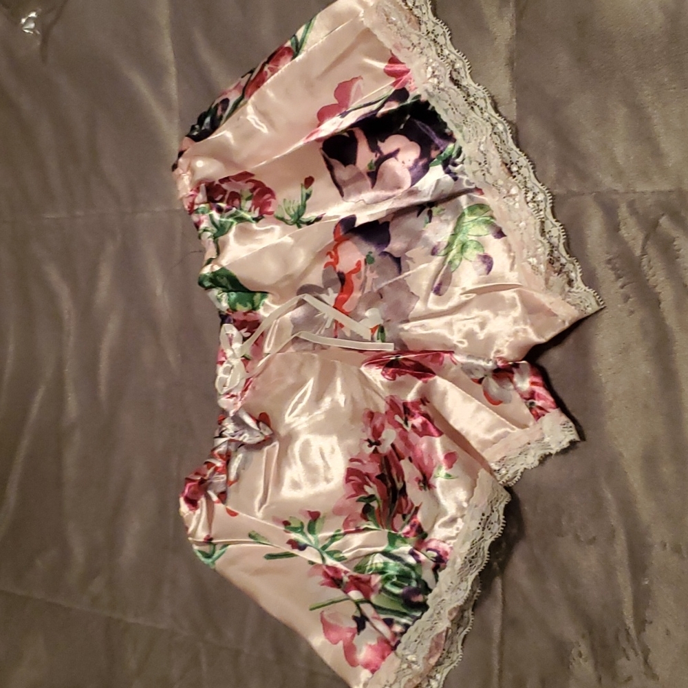 Satin floral shorts